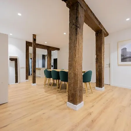 Plaza Nueva 아파트 *